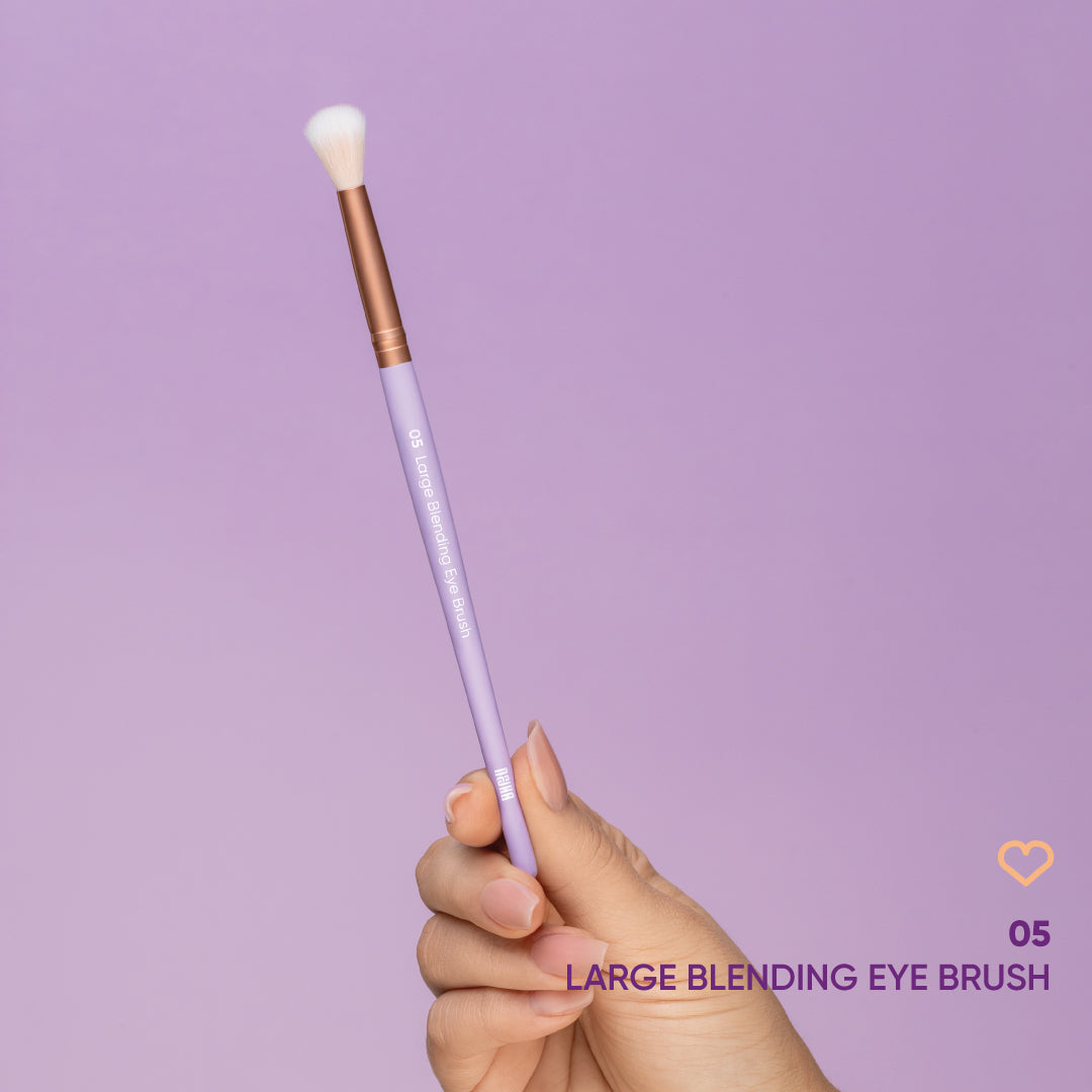05-LARGE-BLENDING-EYE-BRUSH-1.jpg